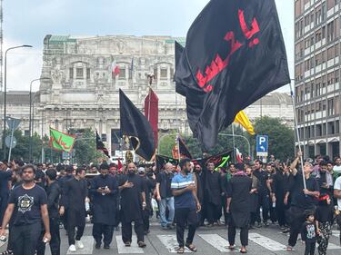 Quelle donne dietro a un telo nero al corteo dei musulmani sciiti: ecco cosa è successo  3