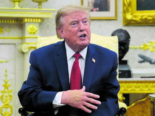Trump-Iran, scontro su Hormuz. I missili di Teheran verso Dubai
