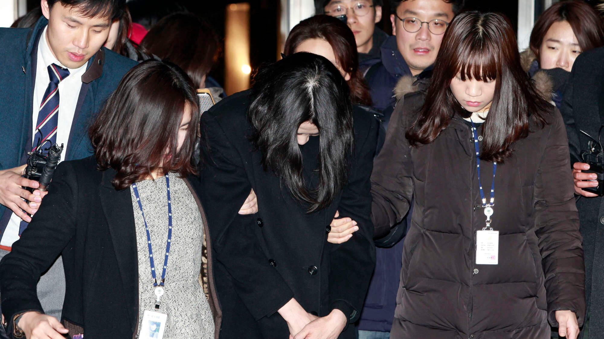 Bloccò il volo per delle noccioline, arrestata l'erede della Korean Air