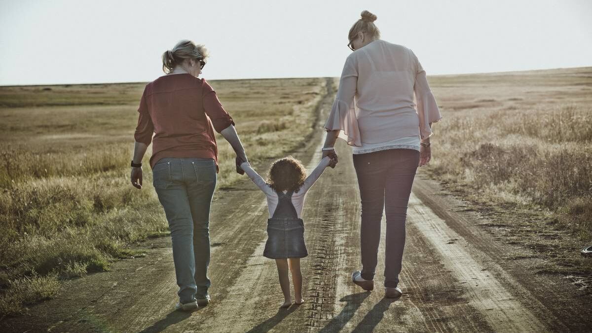 Bimbo con due mamme: la sfida del Comune di Udine