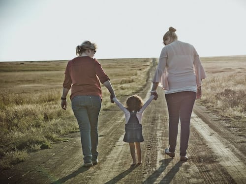 Bimbo con due mamme: la sfida del Comune di Udine