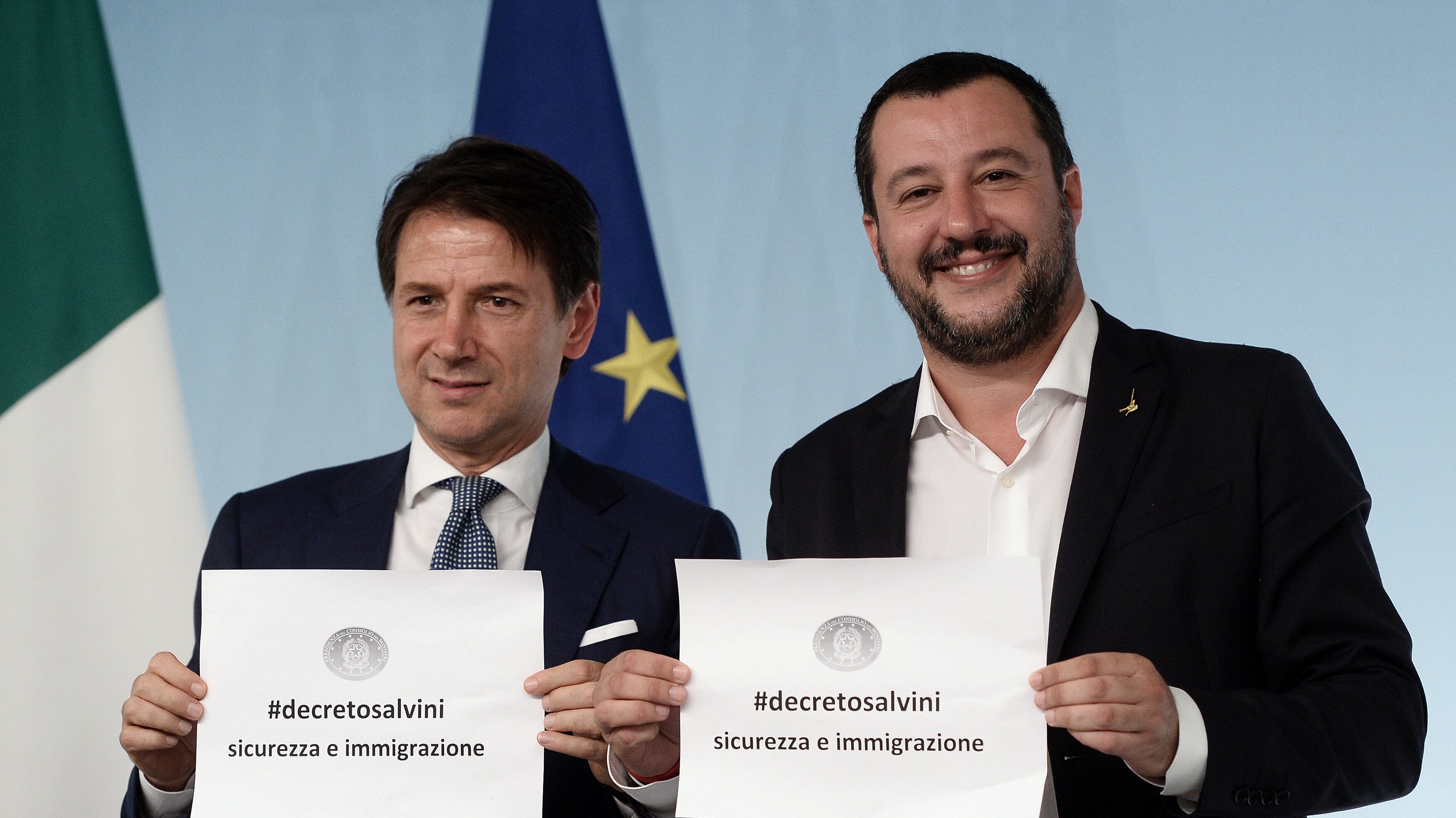 "Decreti sicurezza flop", ma li aveva firmati lui. Pur di attaccare Salvini Conte si dà dell'incapace