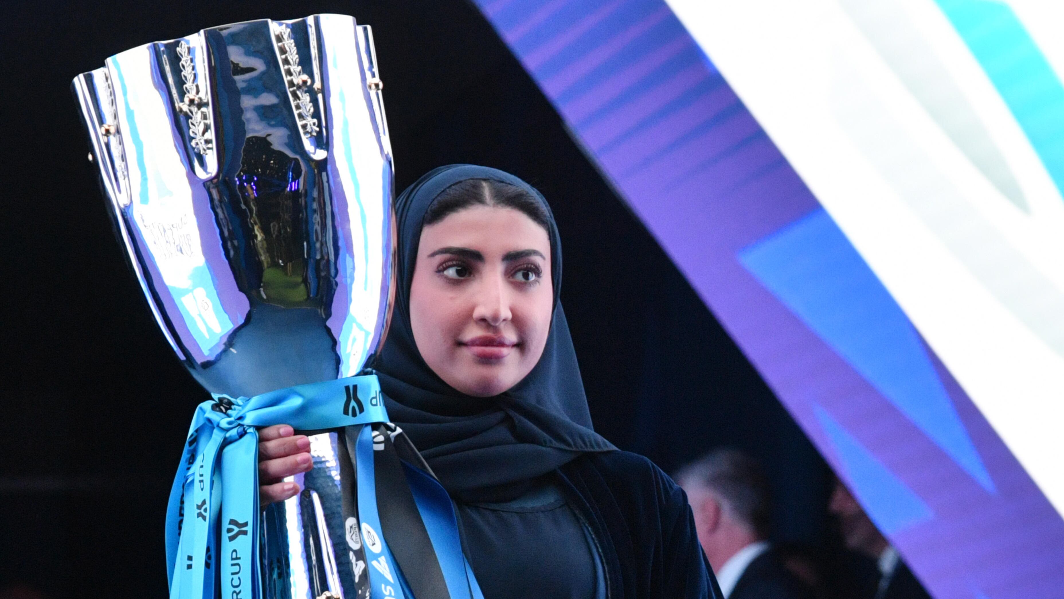 "Quel velo islamico simbolo di oppressione": bufera prima della Supercoppa: cosa è successo