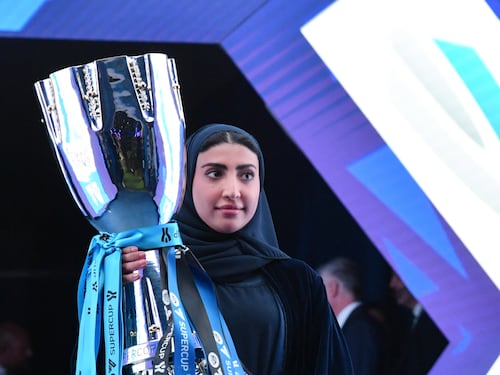 "Quel velo islamico simbolo di oppressione": bufera prima della Supercoppa: cosa è successo