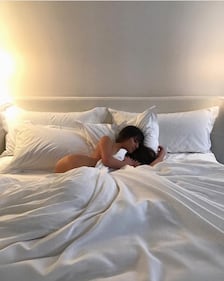 Lea Michele hot, nuda a letto 2