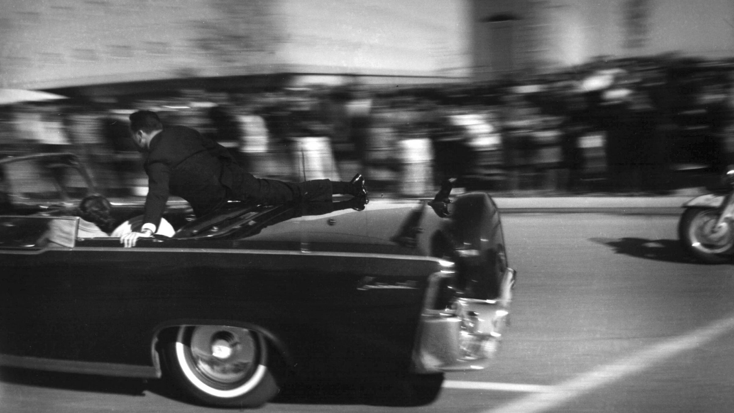 L'infinita ossessione di Oliver Stone per la morte misteriosa di "JFK"