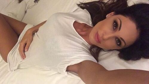 Anna Tatangelo sexy a letto 6