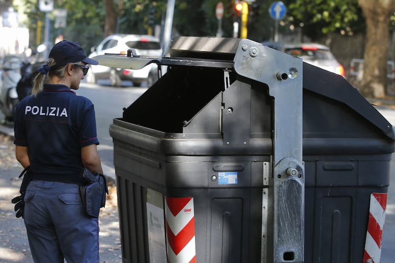 Cassonetto del ritrovamento a Roma