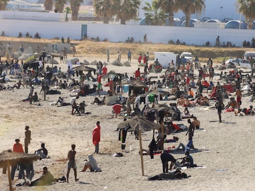 Pubblica i veri numeri dell’emergenza migranti a Ceuta e Sanchez la silura: licenziata mentre era in vacanza