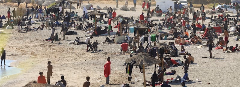Pubblica i veri numeri dell’emergenza migranti a Ceuta e Sanchez la silura: licenziata mentre era in vacanza
