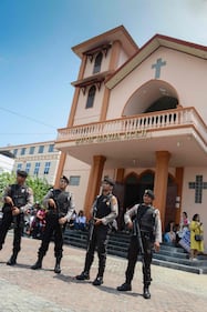Indonesia, domenica di sangue nelle chiese 1