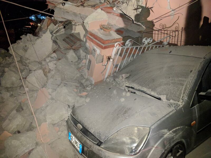 Sisma, crolli e lesioni a Casamicciola 1