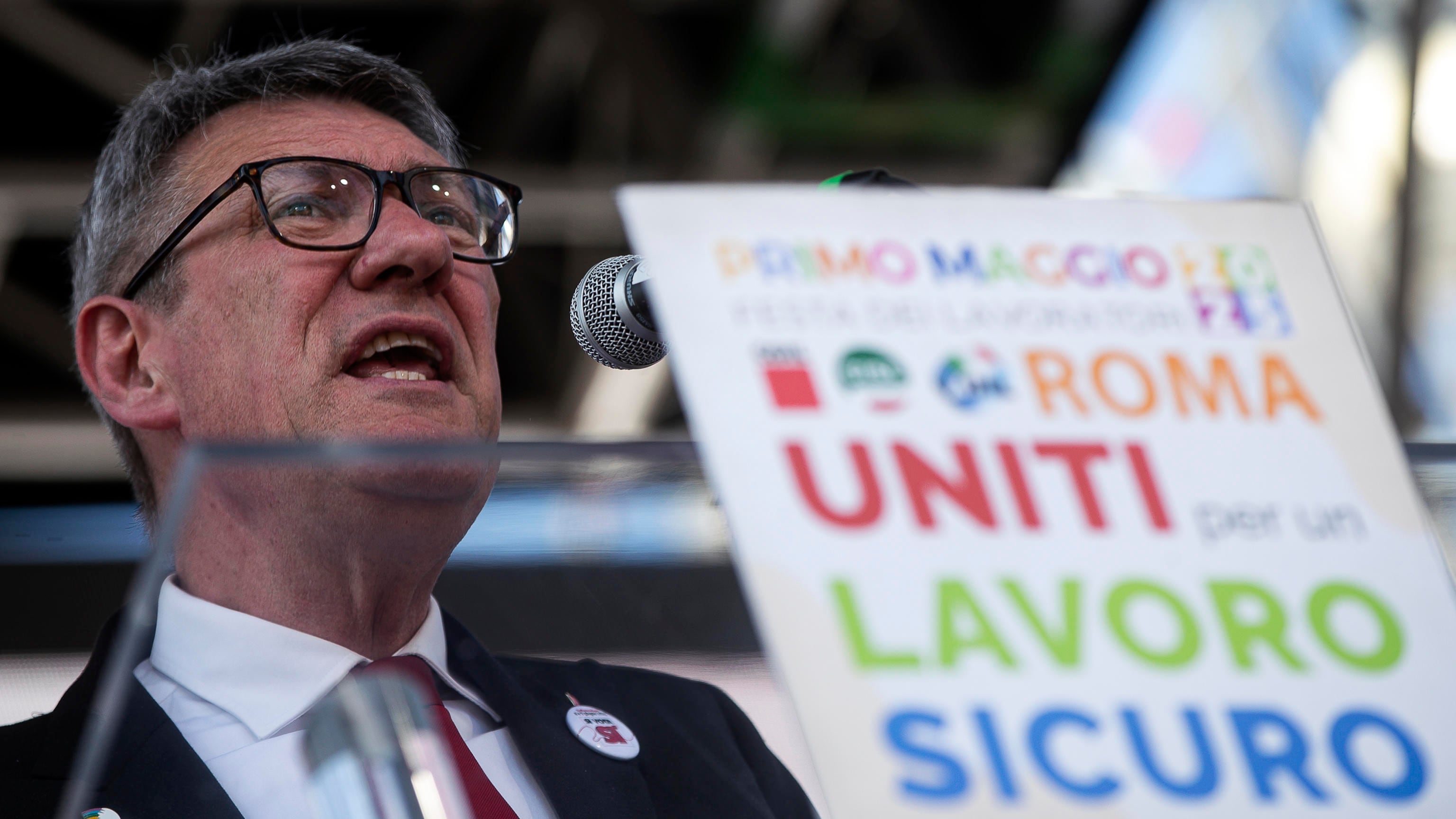 Landini attacco fake su stipendi e politici: l'unico alzato è il suo