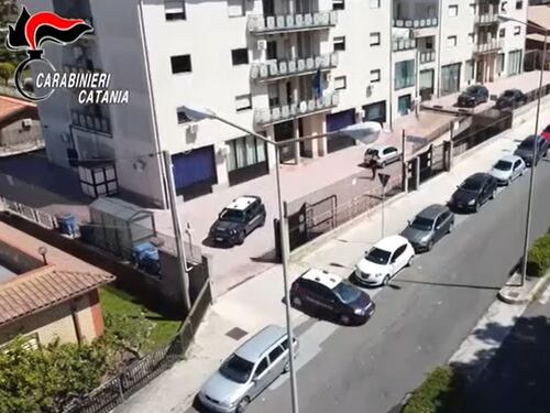 Sequestrano e seviziano un minore: l'orrore degli extracomunitari aguzzini