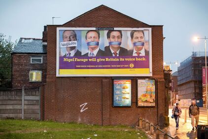 Manchester, deturpati i manifesti Ukip 1
