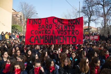 Milano: corteo studentesco in tema di immigrazione e istruzione  5