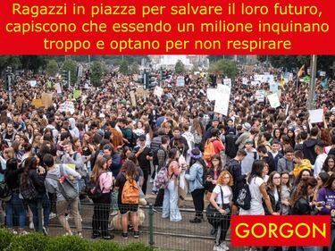 La satira del giorno, i ragazzi in piazza: "Inquinate, non respirate" 1