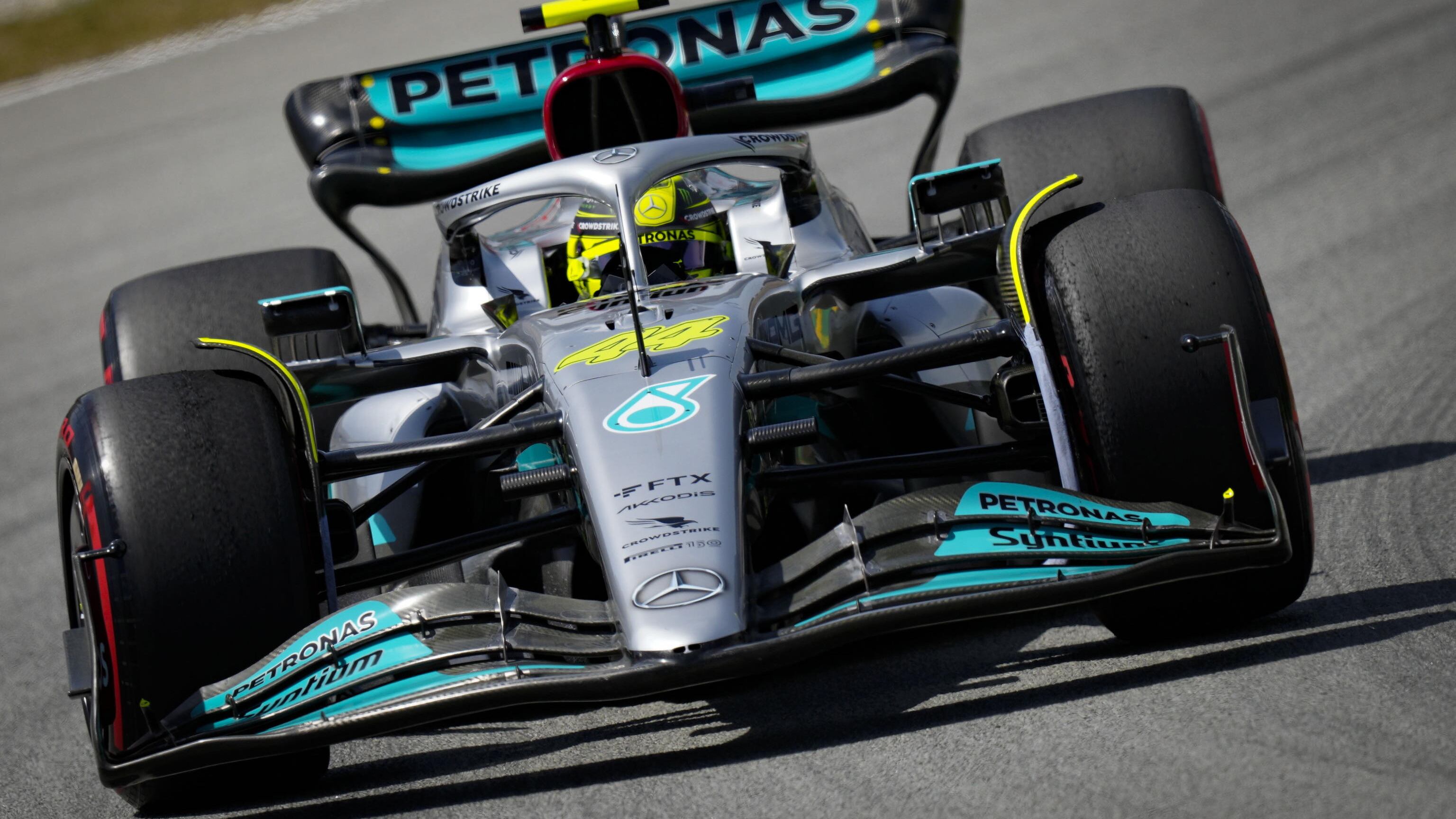 Mercedes, prove di ritorno. E la F1 trema