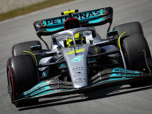 Mercedes, prove di ritorno. E la F1 trema