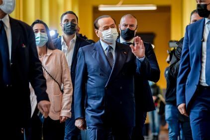 Berlusconi vota a Milano 9