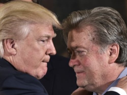 L'amara denuncia di Steve Bannon: "Salvarono le banche e fecero affondare mio padre"