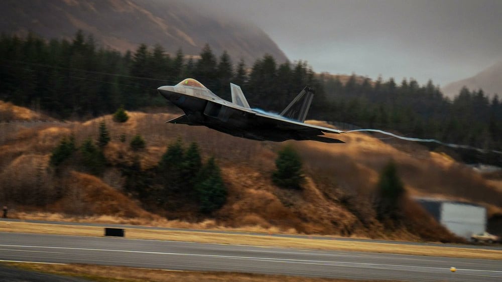 Gli F-22 USA blindano l’Artico contro nuove minacce