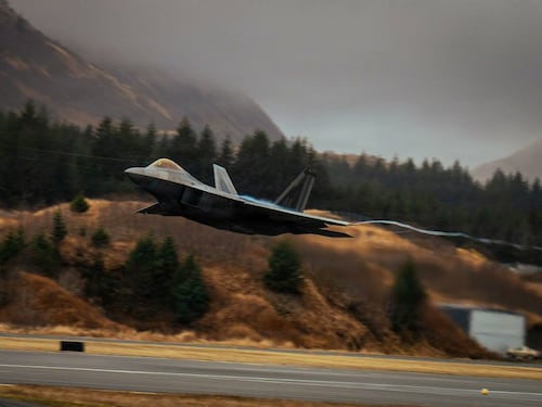 Gli F-22 USA blindano l’Artico contro nuove minacce