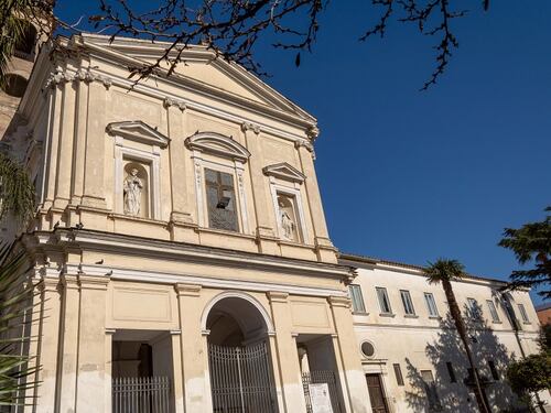 Caserta, frate francescano attacca la Lega durante l’omelia: è polemica