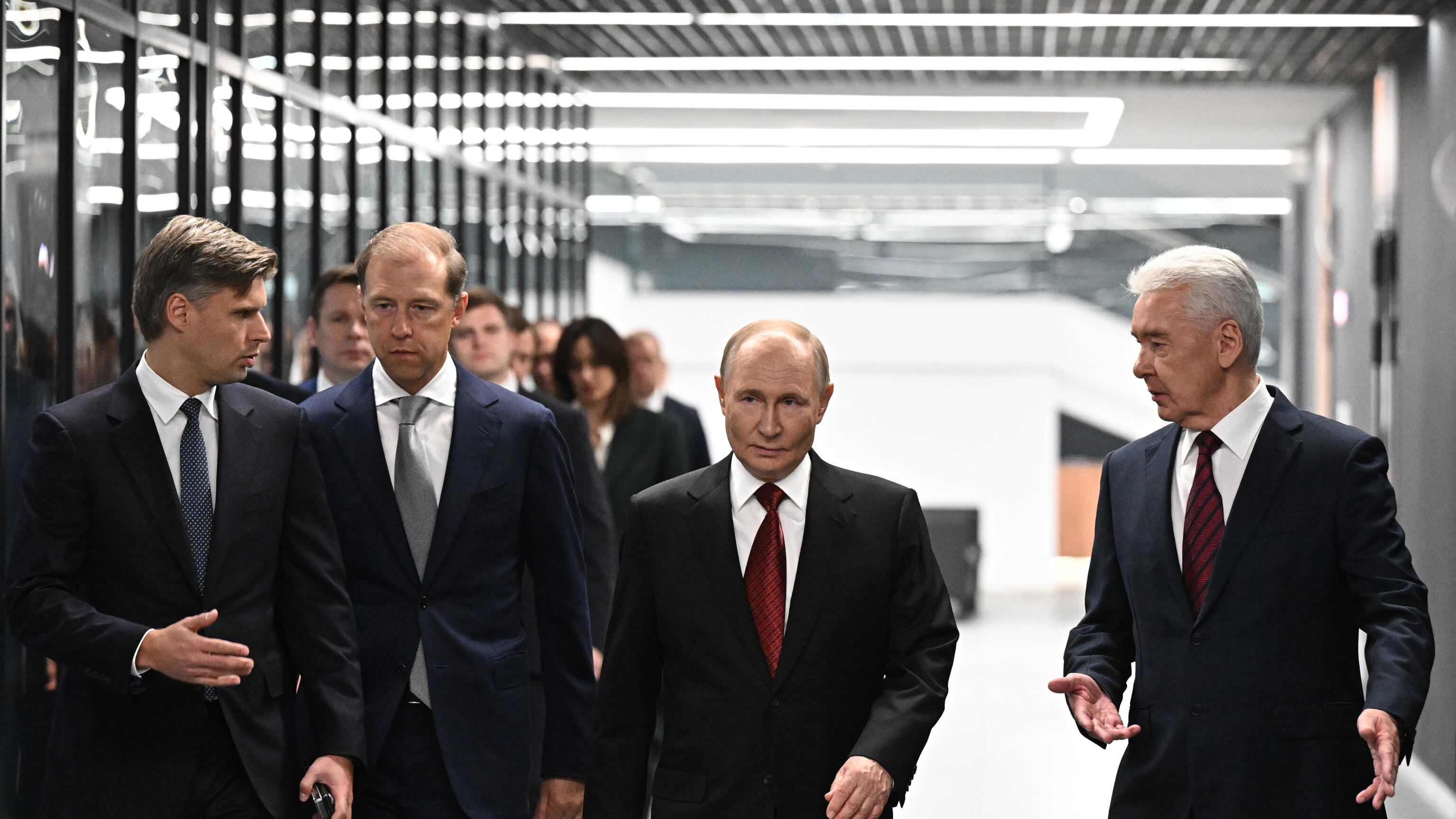 "Tecnologia Ue e Usa per i suoi sottomarini": così Putin ha aggirato il muro dell'Occidente