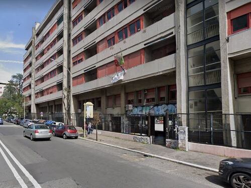 La caldaia è rotta e a scuola ci sono 10 gradi, gli studenti in classe con coperte e plaid