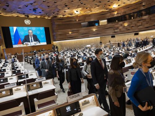 Kiev: "Non abbandonateci ora". Il Parlamento unito applaude e vota per l'ingresso nella Ue