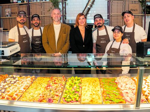 Apre Bonci ed è subito mania. Code per la sua pizza in teglia