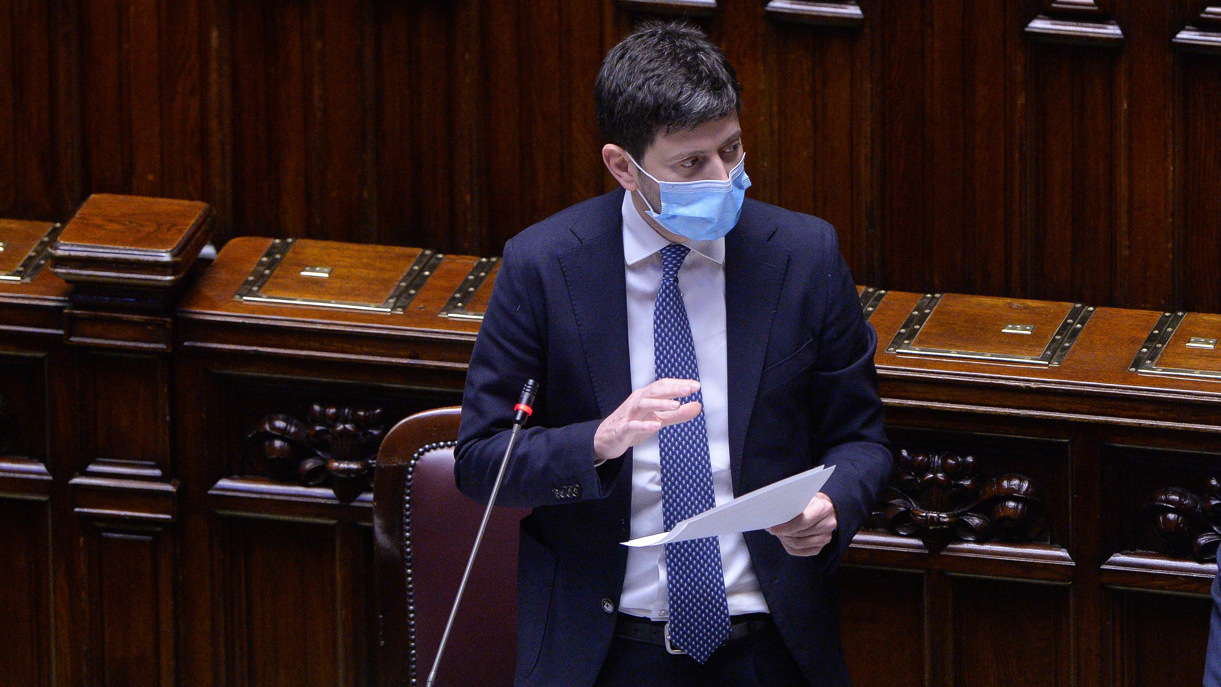Nel terzo trimestre 50 milioni di vaccini "Entro l'autunno torna la normalità"