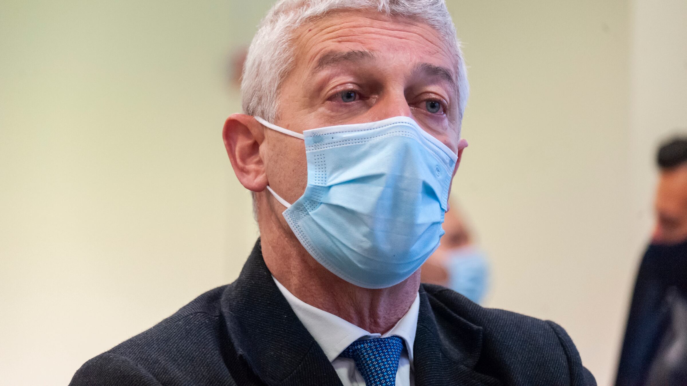 Morra, Tofalo e Scanzi. I furbetti moralisti che approfittano degli "odiati" privilegi