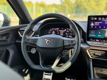 Cupra Leon Hybrid: guarda la gallery della sportiva elettrificata da 272 CV 15