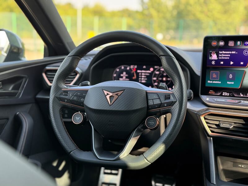 Cupra Leon Hybrid: guarda la gallery della sportiva elettrificata da 272 CV 15