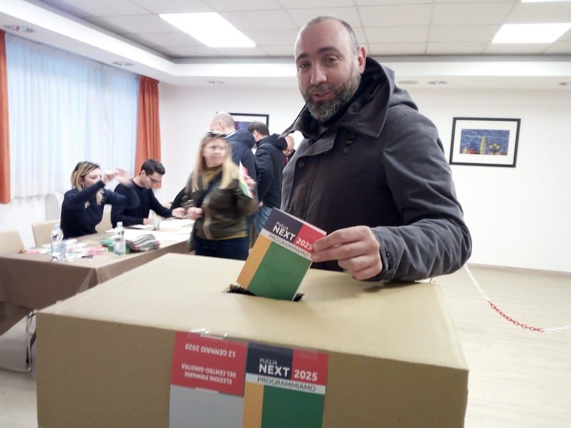 Primarie in Puglia: i quattro candidati nei seggi per votare 1
