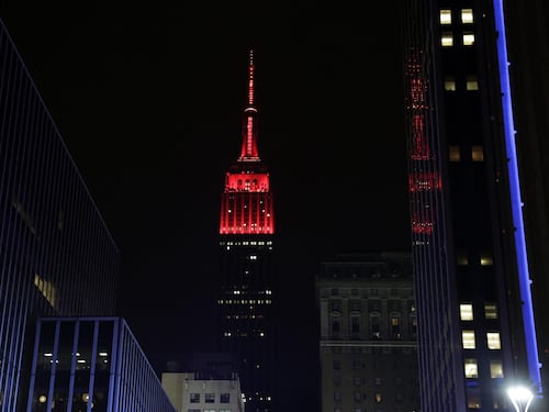 Empire State building rosso