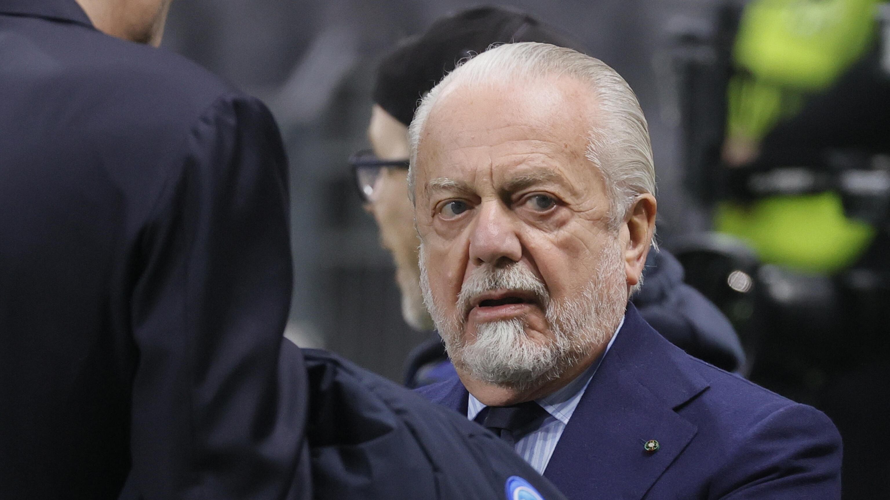 "Sono delinquenti": De Laurentiis duro su quanto avvenuto in curva durante Napoli-Milan