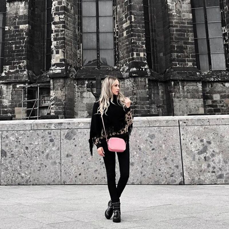 Lady Emre Can caliente su Instagram: gli scatti di Maria Cataleya 9