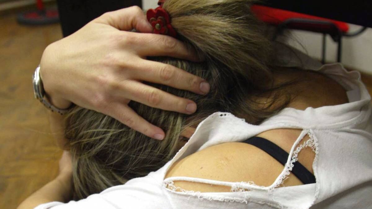 Genova, stuprata e minacciata da due stranieri: l'incubo di una barista venticinquenne