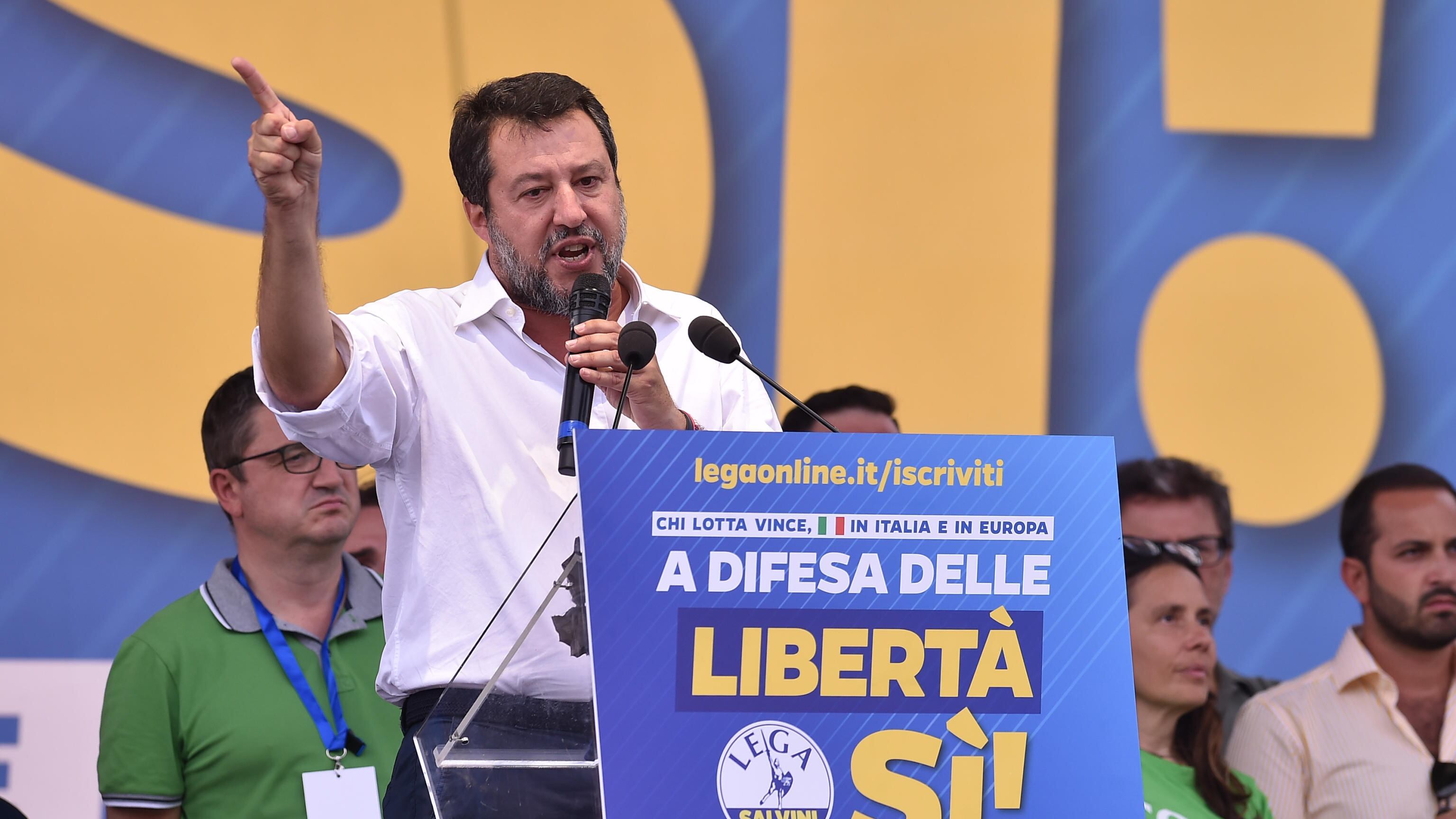 "Dureremo 5 anni, non ci divideranno". L'orgoglio di Salvini dal palco di Pontida