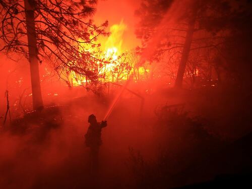California divorata dalle fiamme. 400 case distrutte