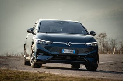 Volkswagen ID.7, primo contatto: guarda la gallery 1