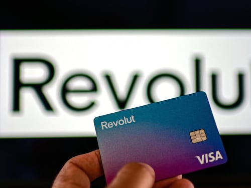 Revolut, gli hacker rivendicano il colpo: “Dati di 700 clienti e della polizia italiana”. Si muove anche l’Antimafia