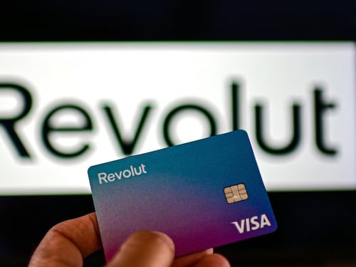 Revolut, gli hacker rivendicano il colpo e chiedono 3 milioni di dollari di riscatto: “Dati di 700 clienti e della polizia italiana”