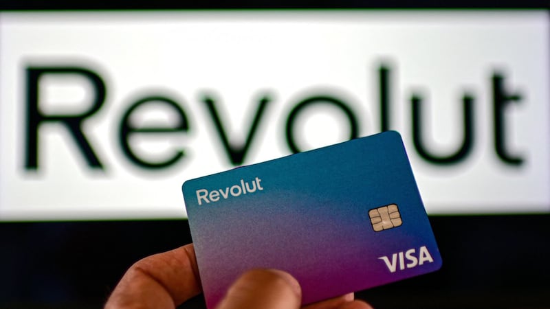 Revolut, gli hacker rivendicano il colpo e chiedono 3 milioni di dollari di riscatto: “Dati di 700 clienti e della polizia italiana”