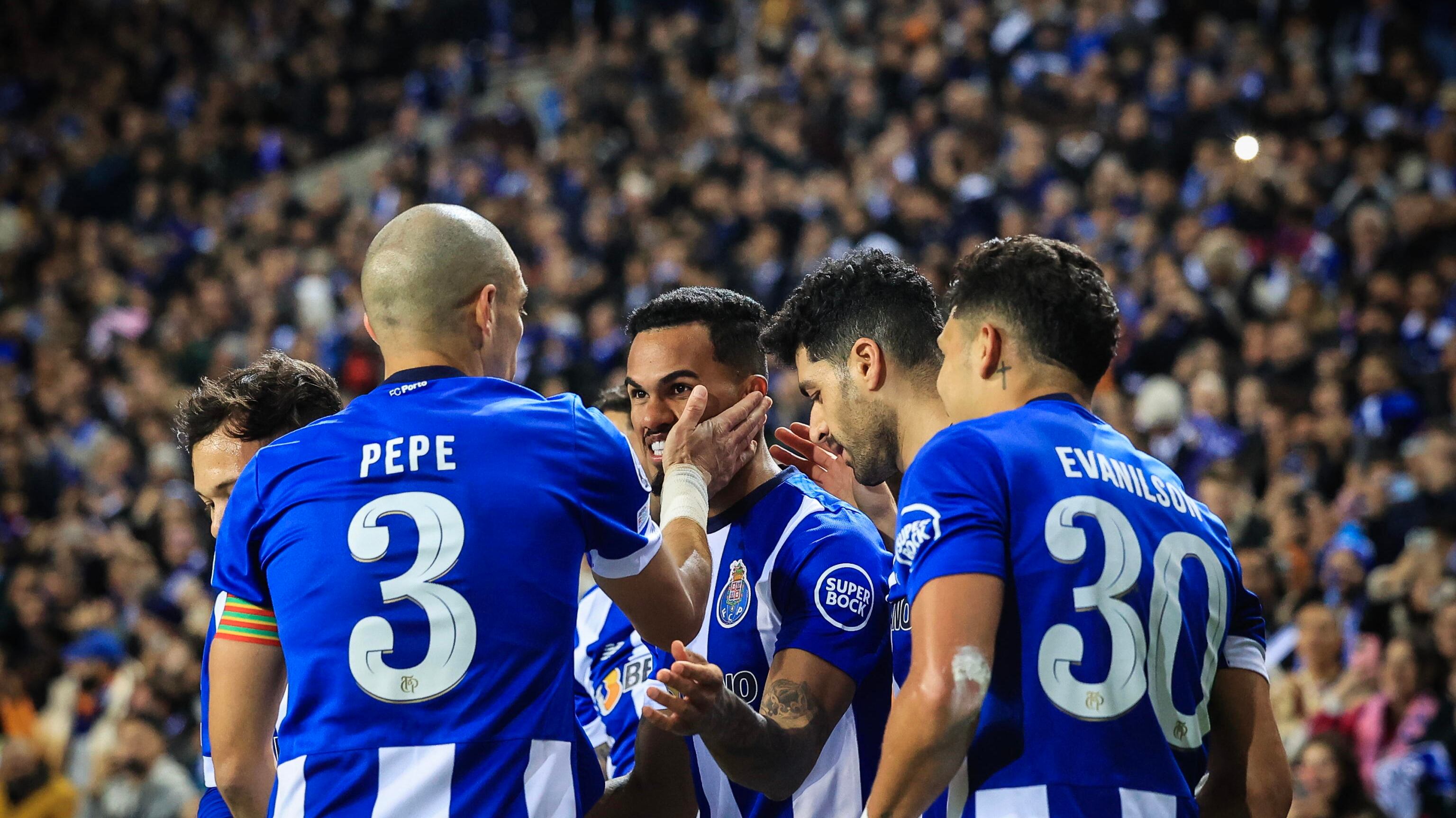 Champions, Zaire-Emery manda il PSG agli ottavi. Porto secondo, cade il Barça