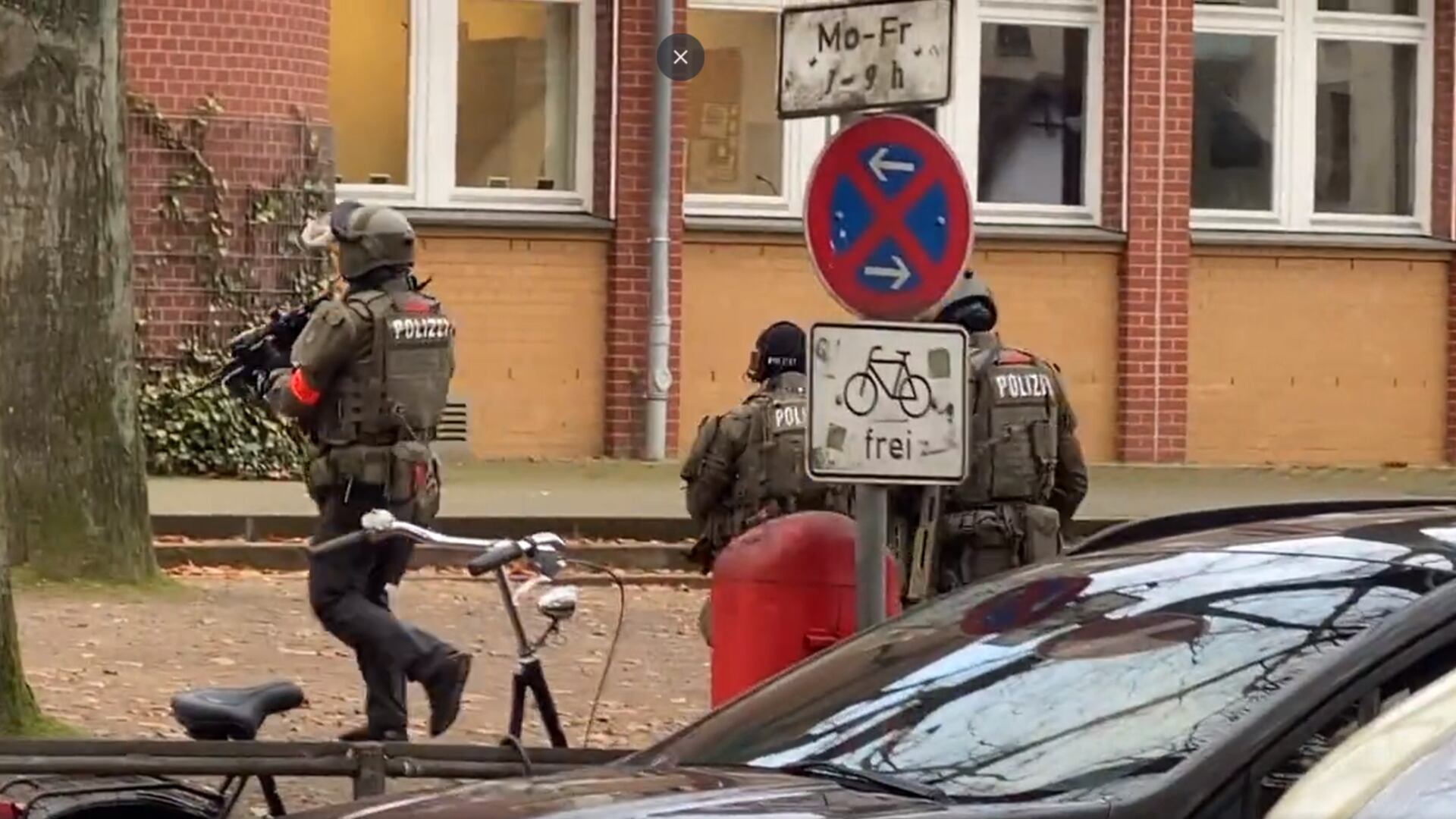 Allarme ad Amburgo: studenti armati in una scuola