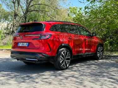Renault Espace E-Tech 2024: guarda la gallery del nuovo suv ibrido super spazioso 7